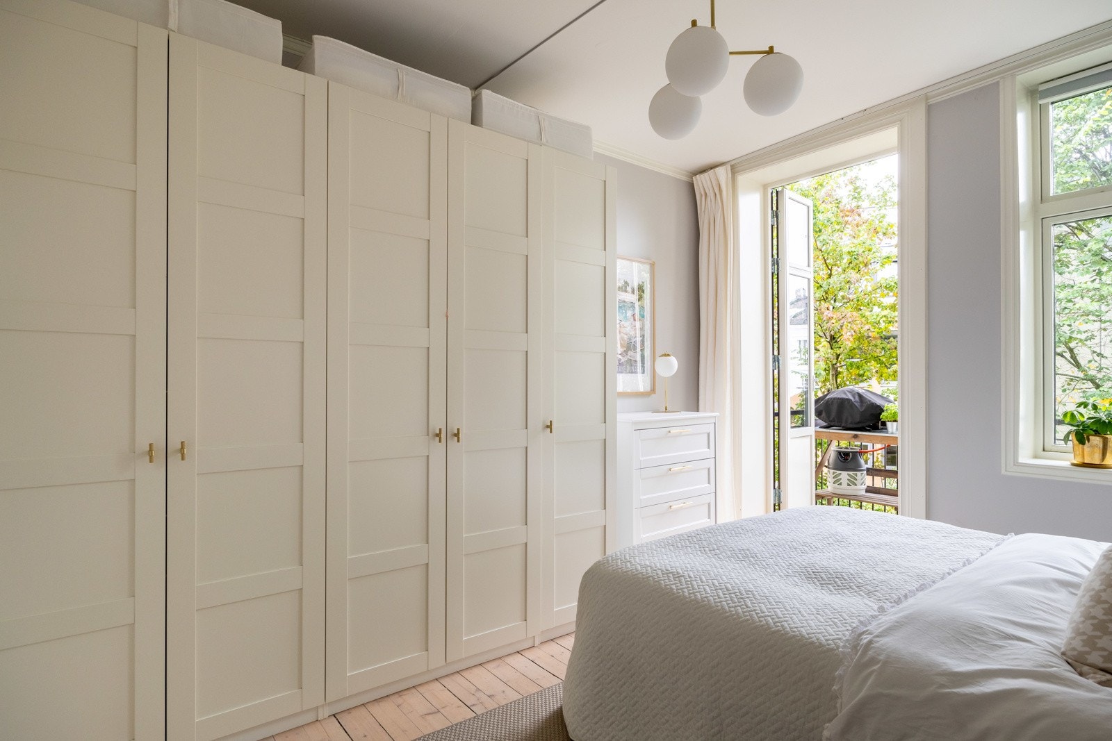 Hovedsoverom med utgang til sydvestvendt balkong. Galleribilde