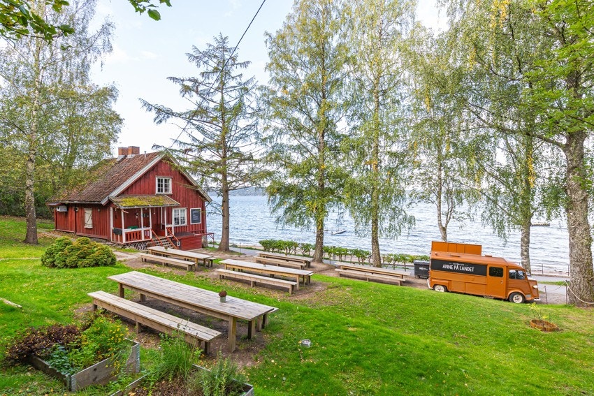 Her ligger også den hyggelige kafeen Anne på landet. Galleribilde