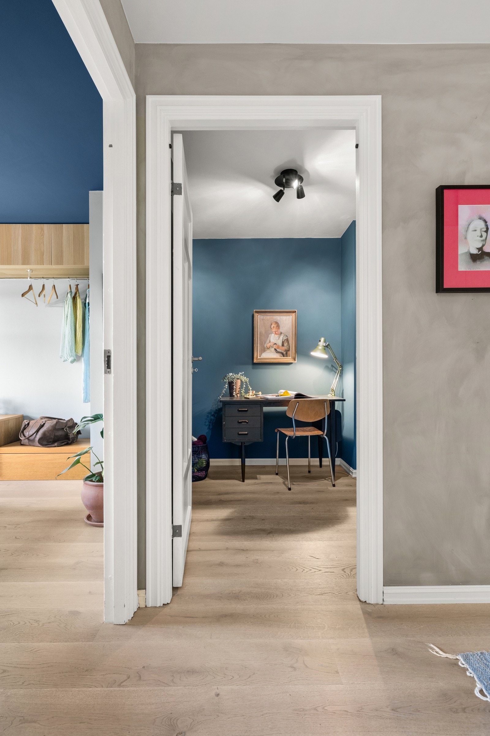 Praktisk, innvendig bod i tilknytning til entréen. Galleribilde