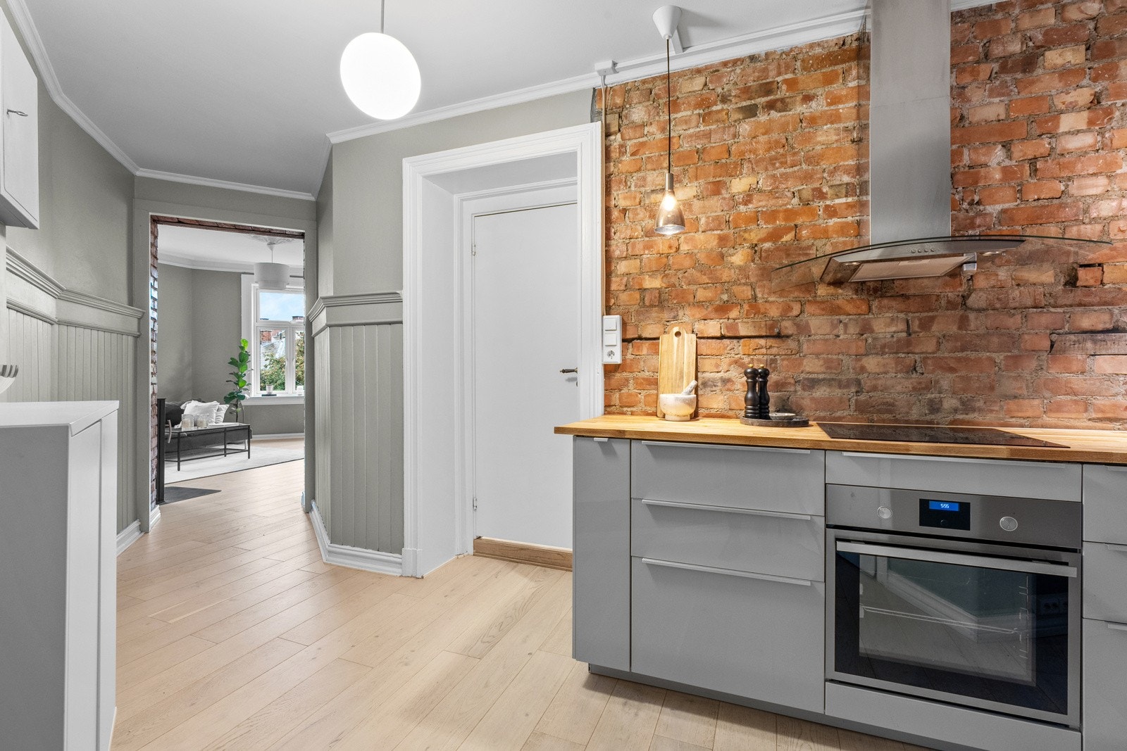 Kjøkkenet, som var nytt i 2017, har et stilfullt og moderne design med gode benkeflater som innbyr til spennende kokkelering. Galleribilde