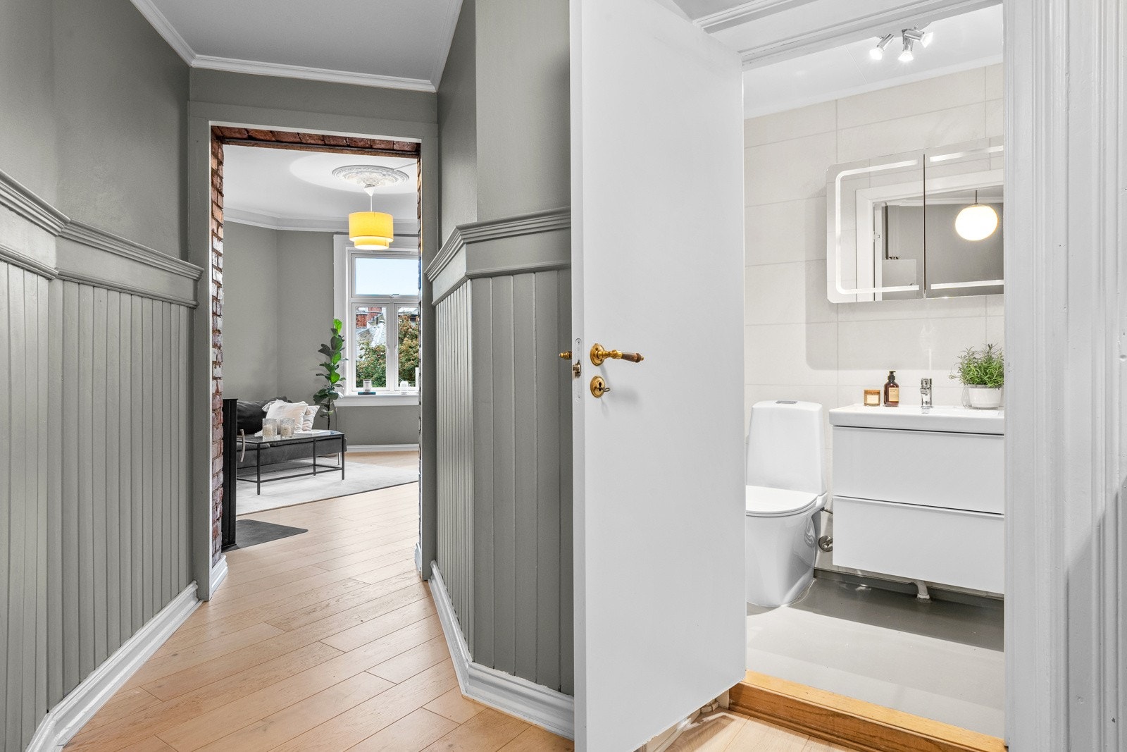 Fra kjøkkenet tar vi turen videre inn på badet. Galleribilde