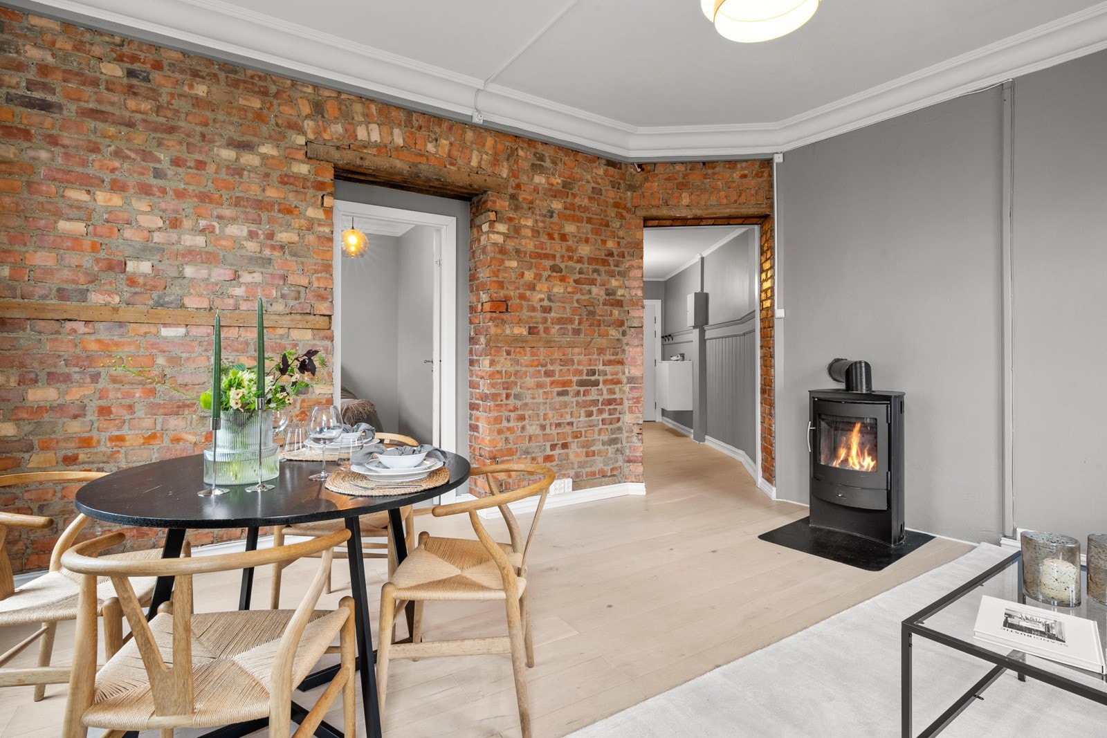 Varmtvann og internett (100Mbps) er inkl. i felleskostnadene. I 2024 gjennomførte borettslaget brannsikring i alle leiligheter, og det ble satt opp nytt brannvarslingsystem. Galleribilde