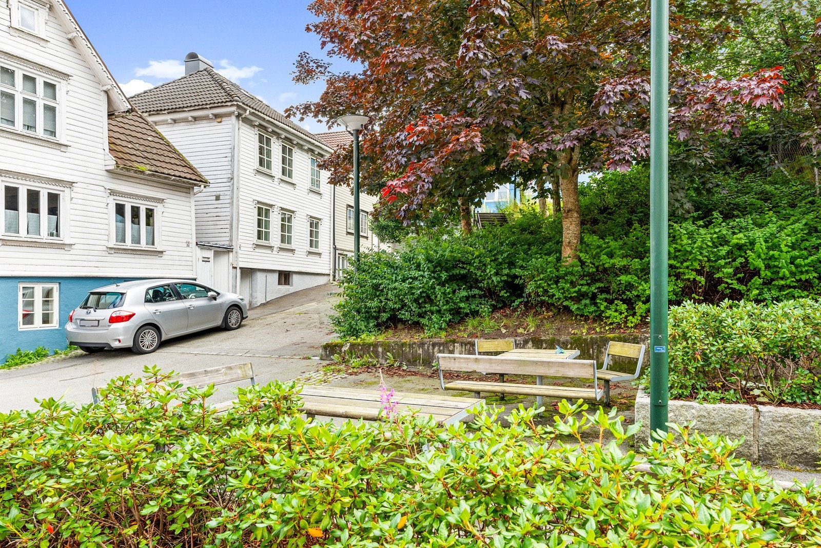 For deg som liker å tilbringe dagen ute er Johannesparken rett ved og i tillegg er det kun fire minutter å gå til Badedammen. Galleribilde