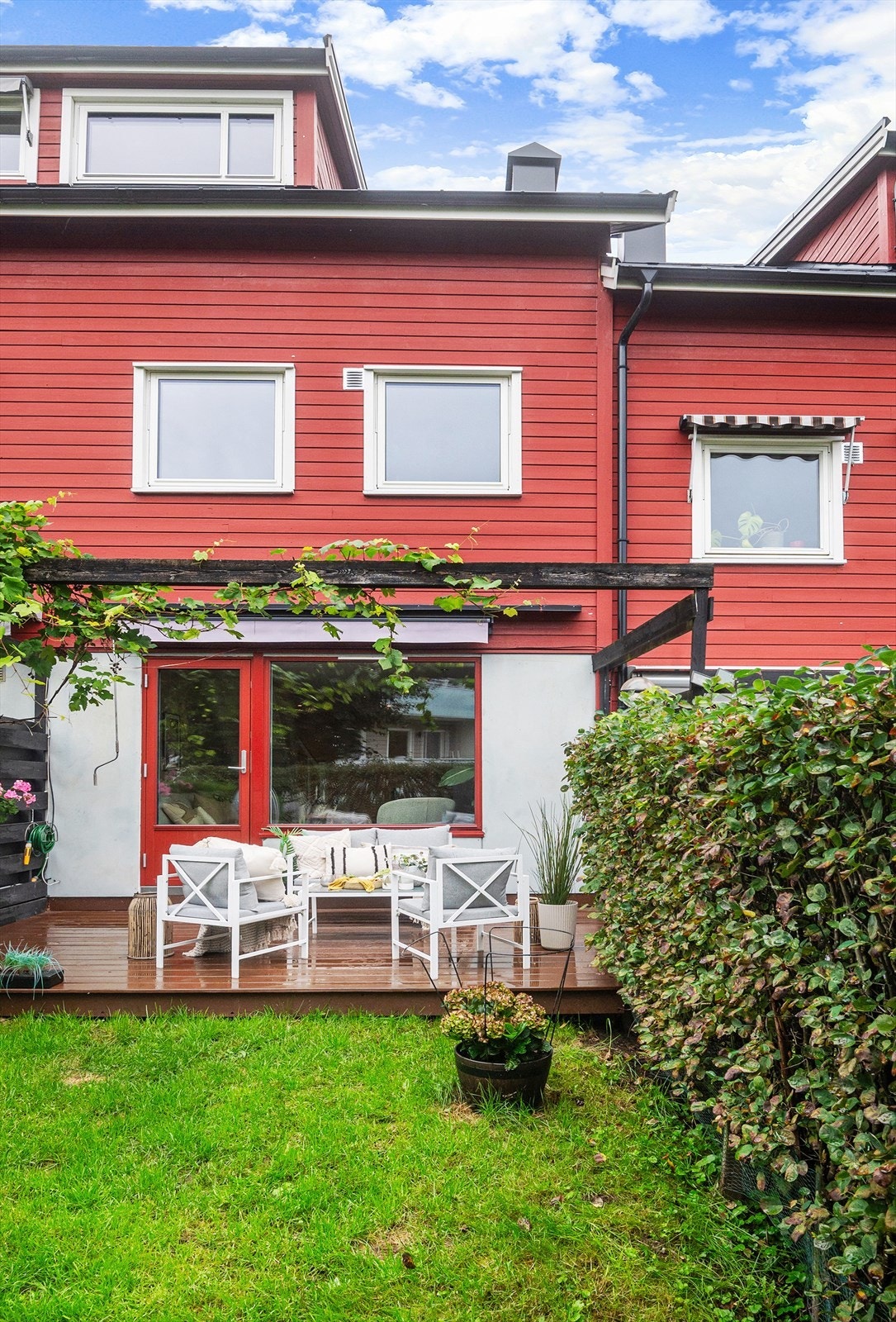 Uteområdet har lite innsyn og er pent opparbeidet. Galleribilde