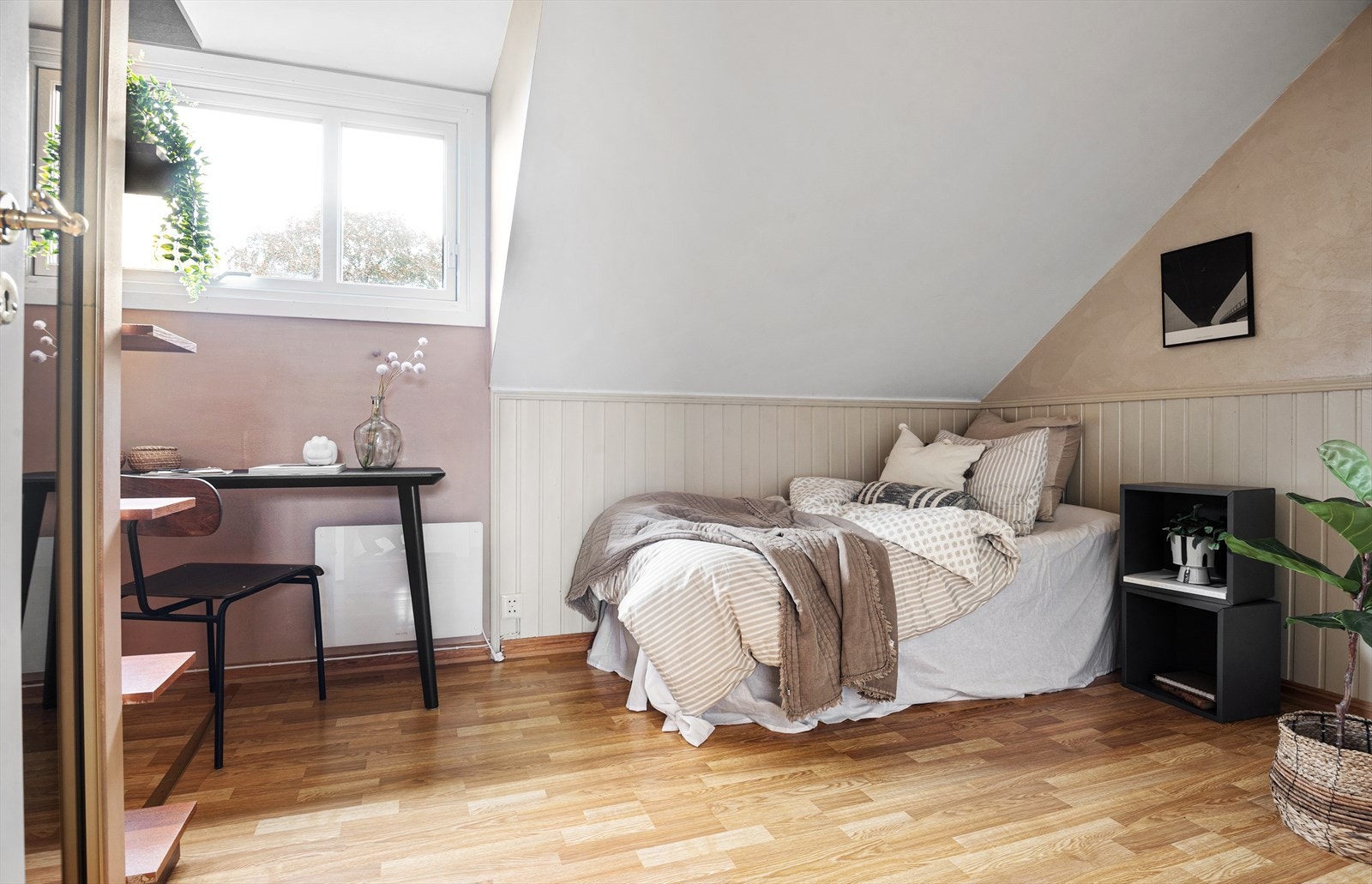 I 2.etasje er det to soverom av gode størrelse. Galleribilde