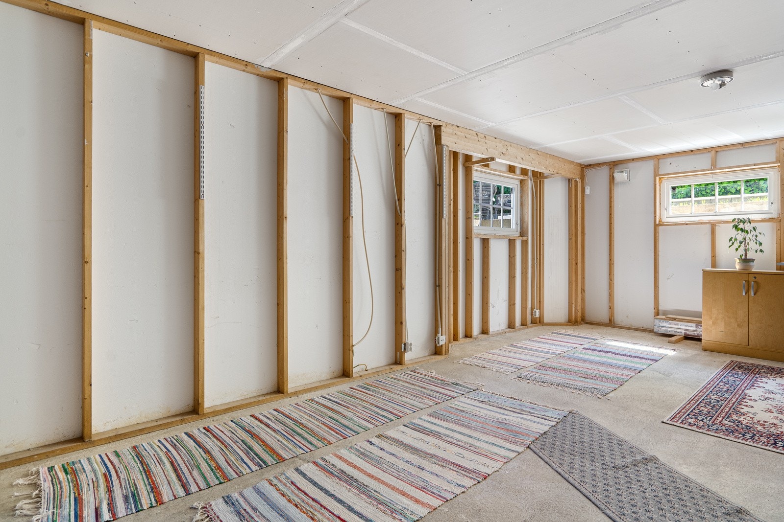 Stort potenisale - 240 cm takhøyde - store vinduer - alt teknisk for bad og kjøkken samt varmekabler klargjort Galleribilde