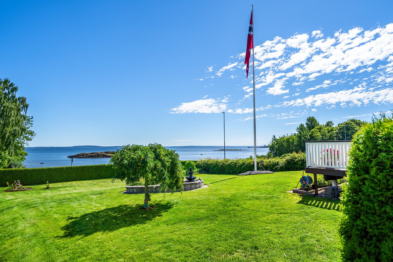 Slående utsikt overalt hvor du befinner deg i hagen Galleribilde