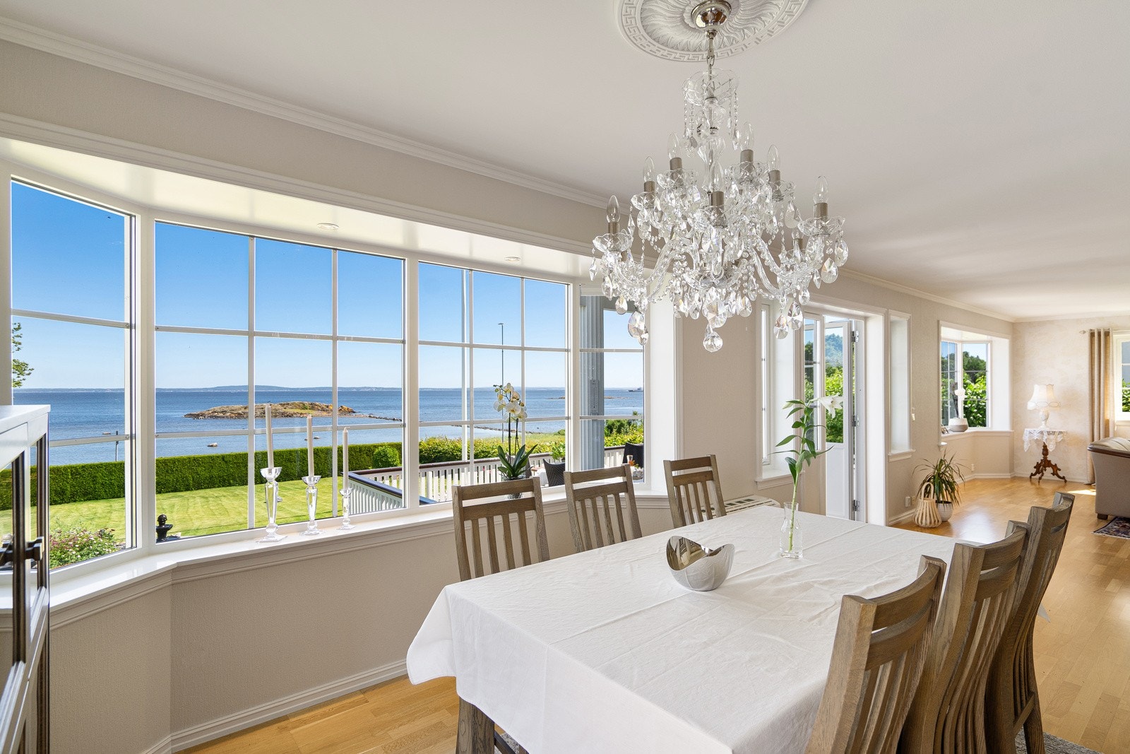 Utsikten er åpenbar - her kan du følge med på alt av båttrafikk! Galleribilde