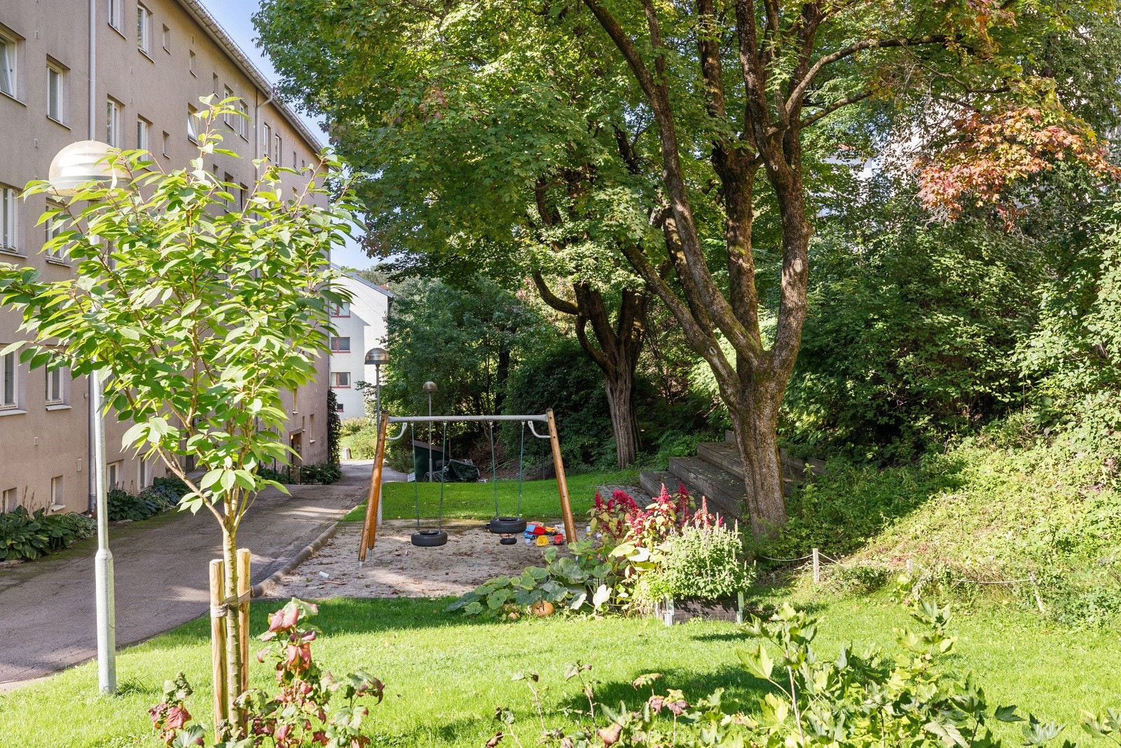 Fellesareal - rundt tomten finner du flere fellesarealer hvor både barn og voksne kan hygge seg Galleribilde