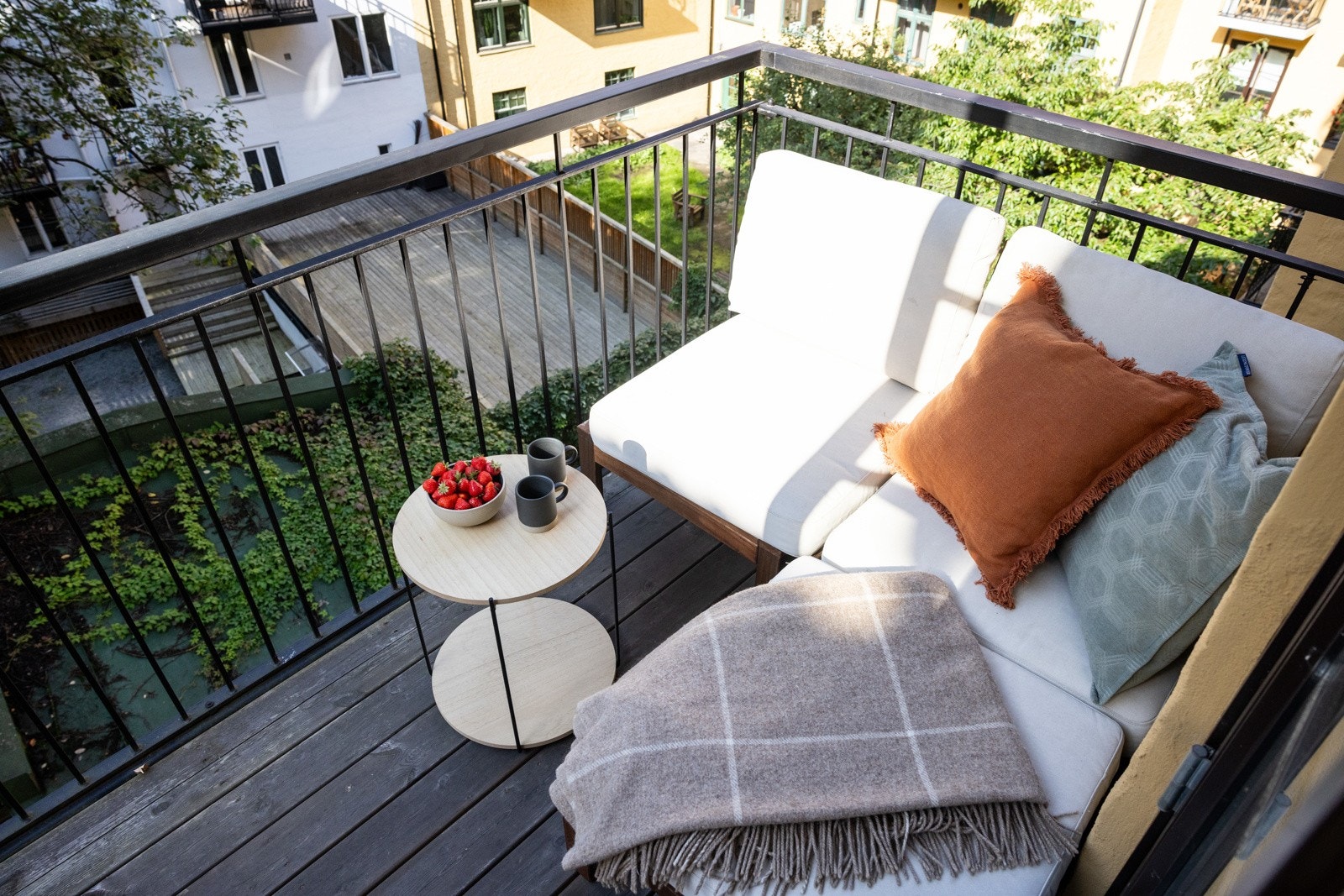 Plass til utemøblement og grill (tillatt med elektrisk og gassgrill). Galleribilde