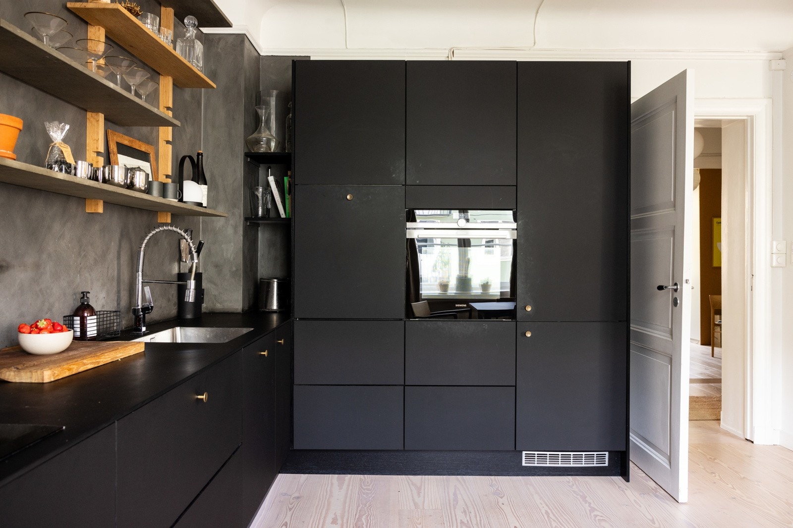 Topp moderne, integrerte hvitevarer. Galleribilde