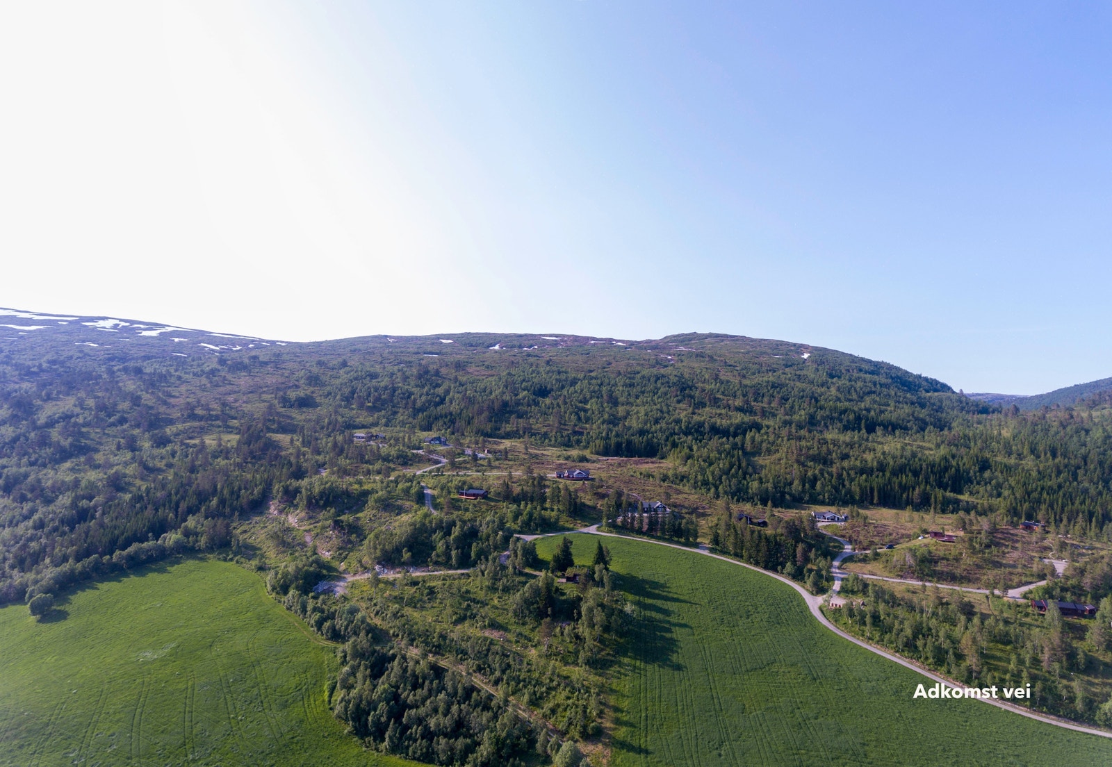 Opp mot området med Søvatnet i ryggen. Alle tomtene har meget flott utsikt Galleribilde