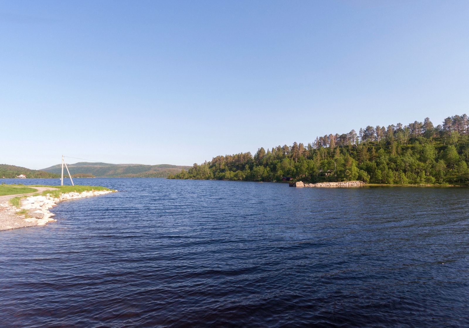 Tomteområdet har nærhet til brygge og vatn Galleribilde