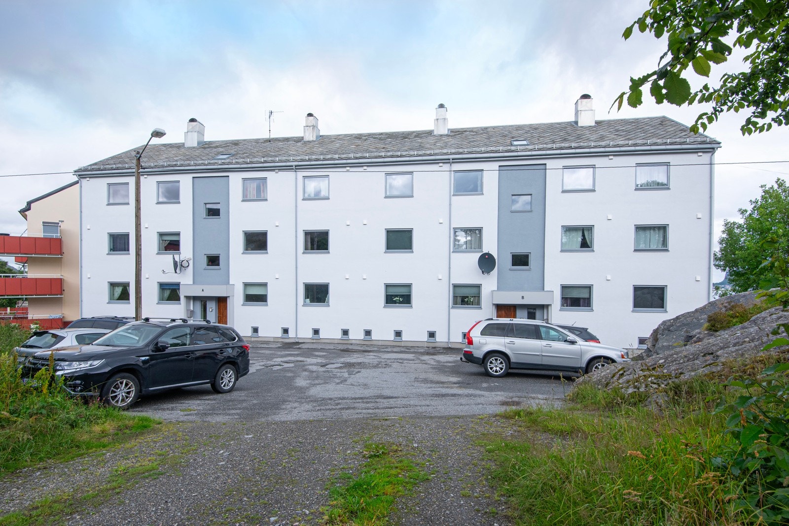 Leiligheten har en sentral beliggenhet på Aspøya, kun få minutters gange fra Ålesund sentrums rikholdige kultur- og servicetilbud. Galleribilde