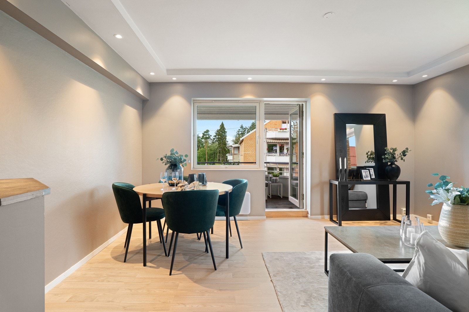 I stuen er god plass til spisebord Galleribilde