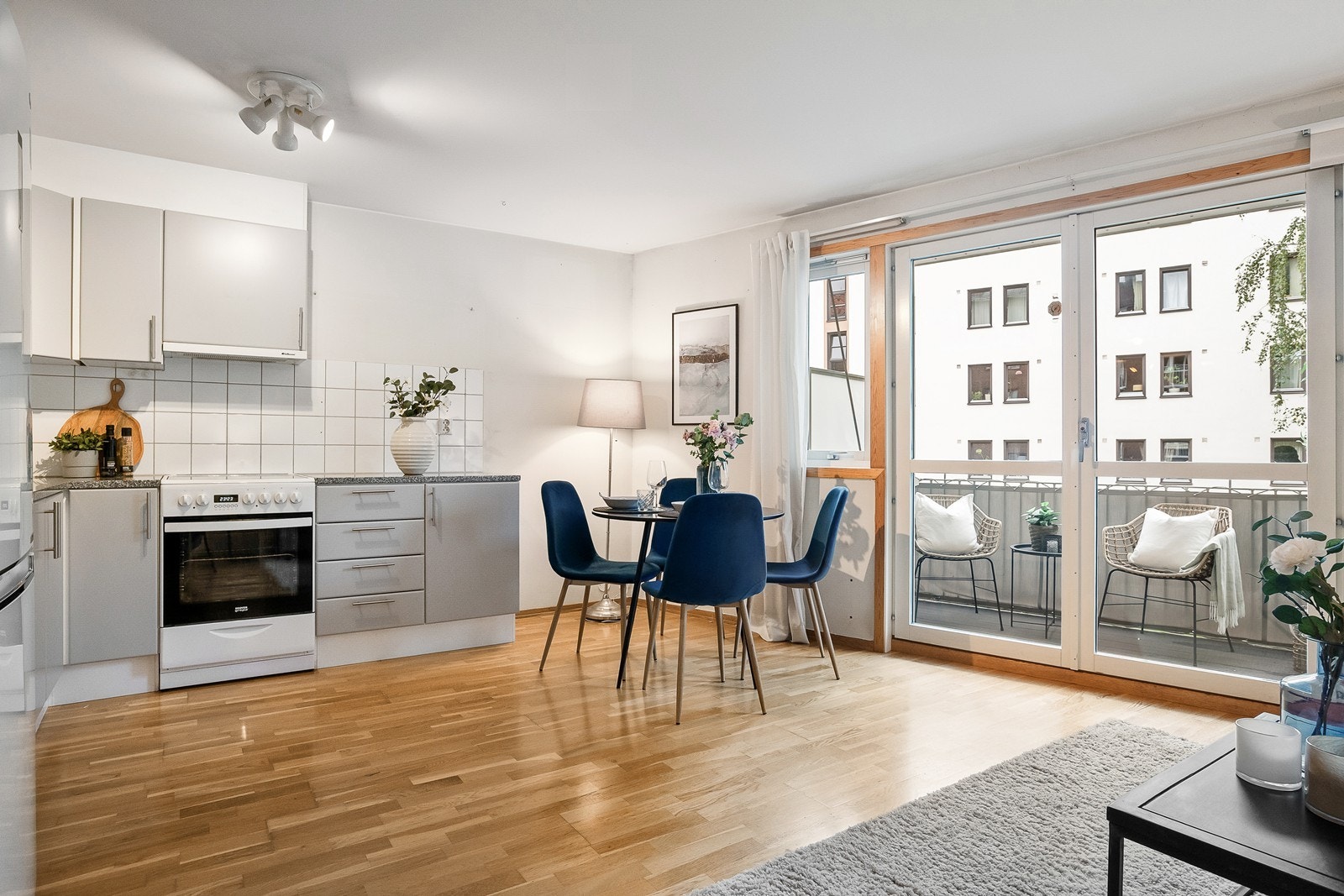 Det er videre plass til et spisebord hvor en bedre middag kan nytes sammen med det inviterte selskapet Galleribilde