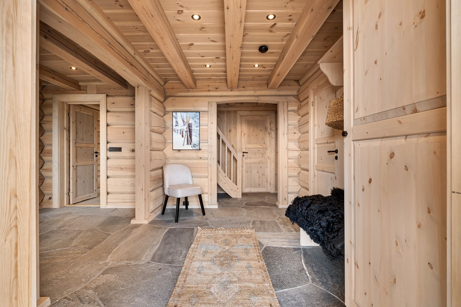 Downlights i himlingen og plassbygde løsninger. Galleribilde