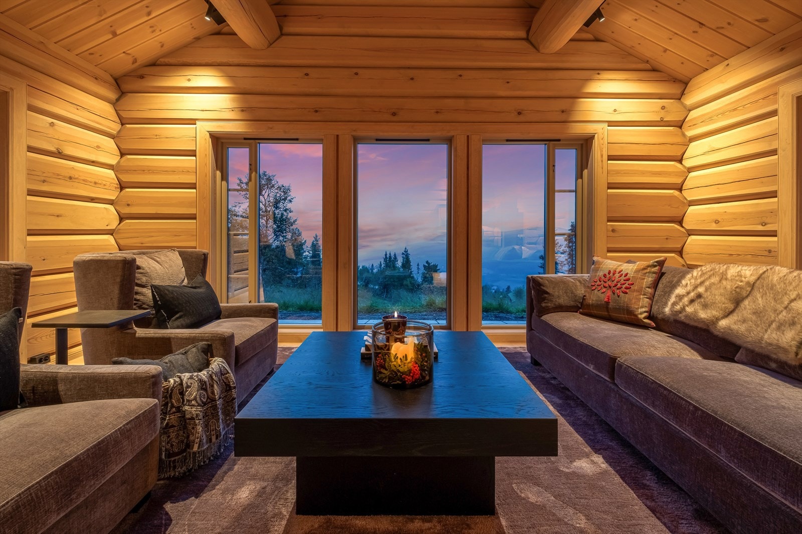 Vakker utsikt utover naturen og fjellheimen gjør det enkelt å finne roen. Galleribilde