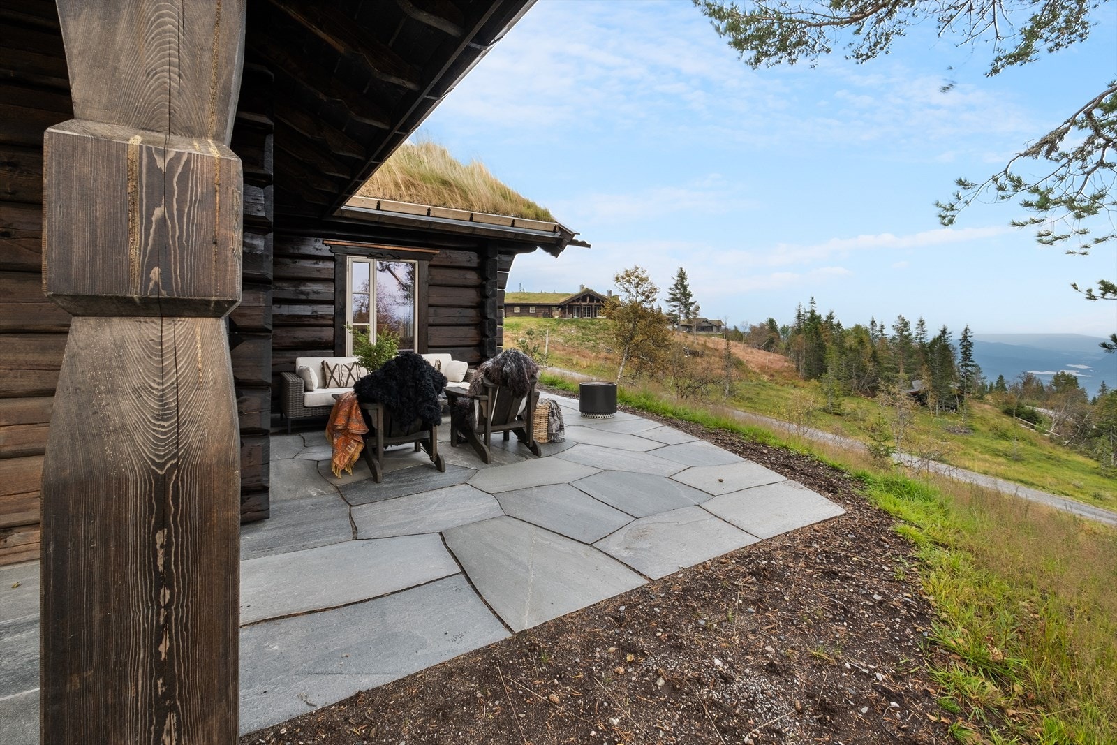Utearealene er fordelt på flere soner og gjør at du får sol gjennom store deler av dagen. Galleribilde