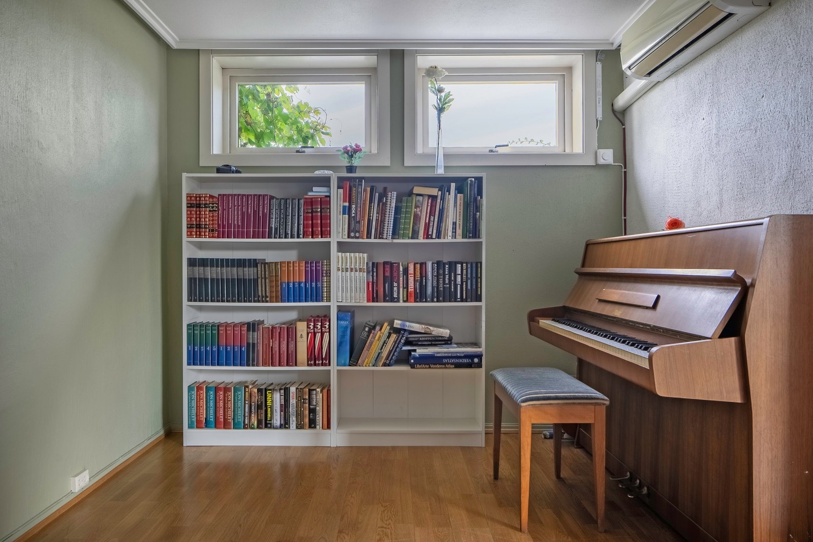 Kontor i underetasje. Galleribilde