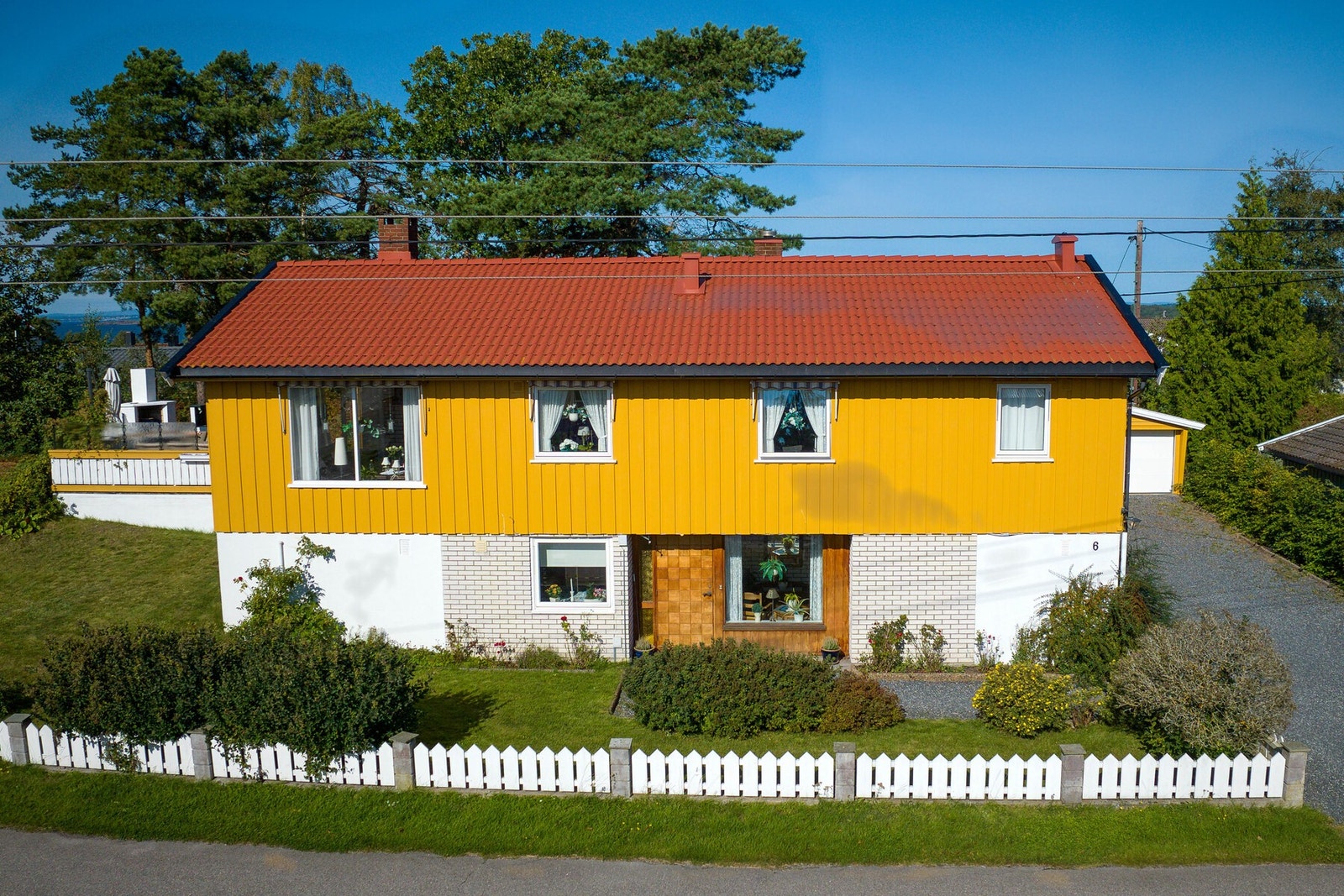 Fasade mot øst. Galleribilde