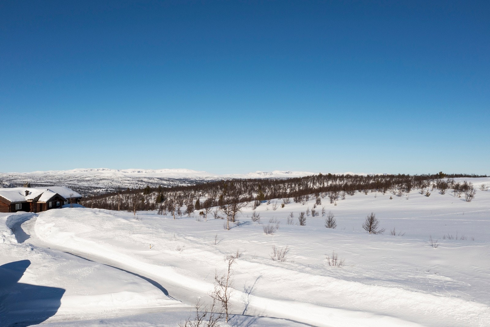 Vinterbrøytet vei helt fram til eiendommen Galleribilde