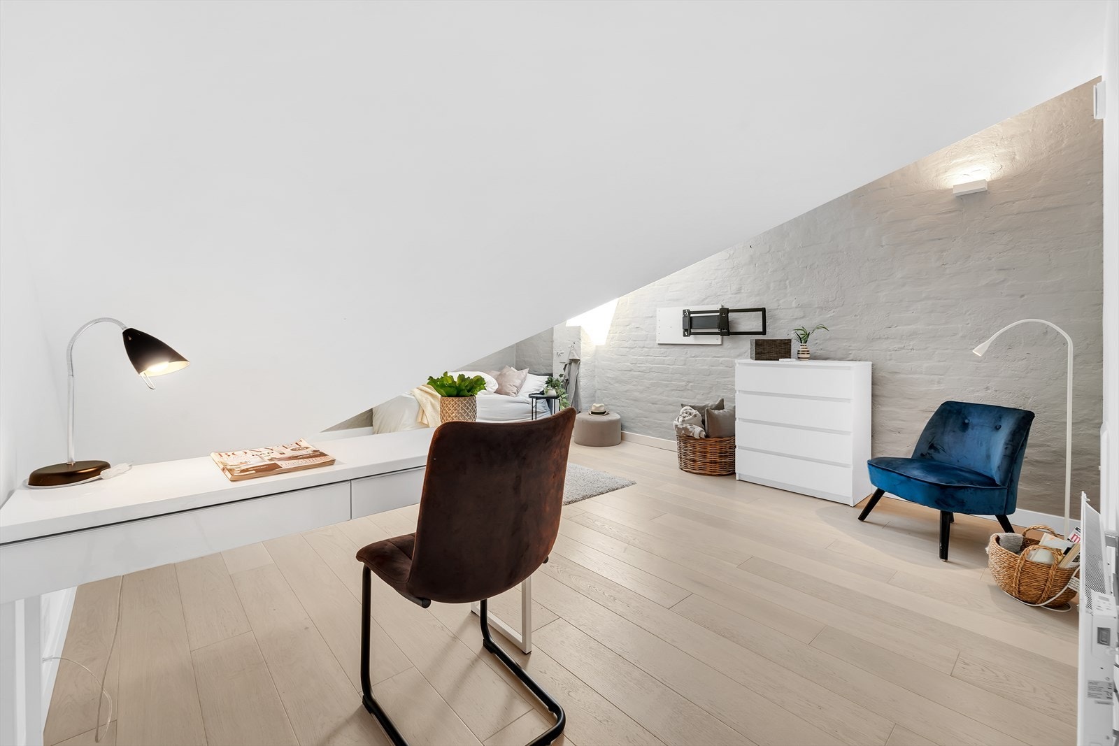 Det er også plass til en skrivepult dersom det er ønskelig. Galleribilde