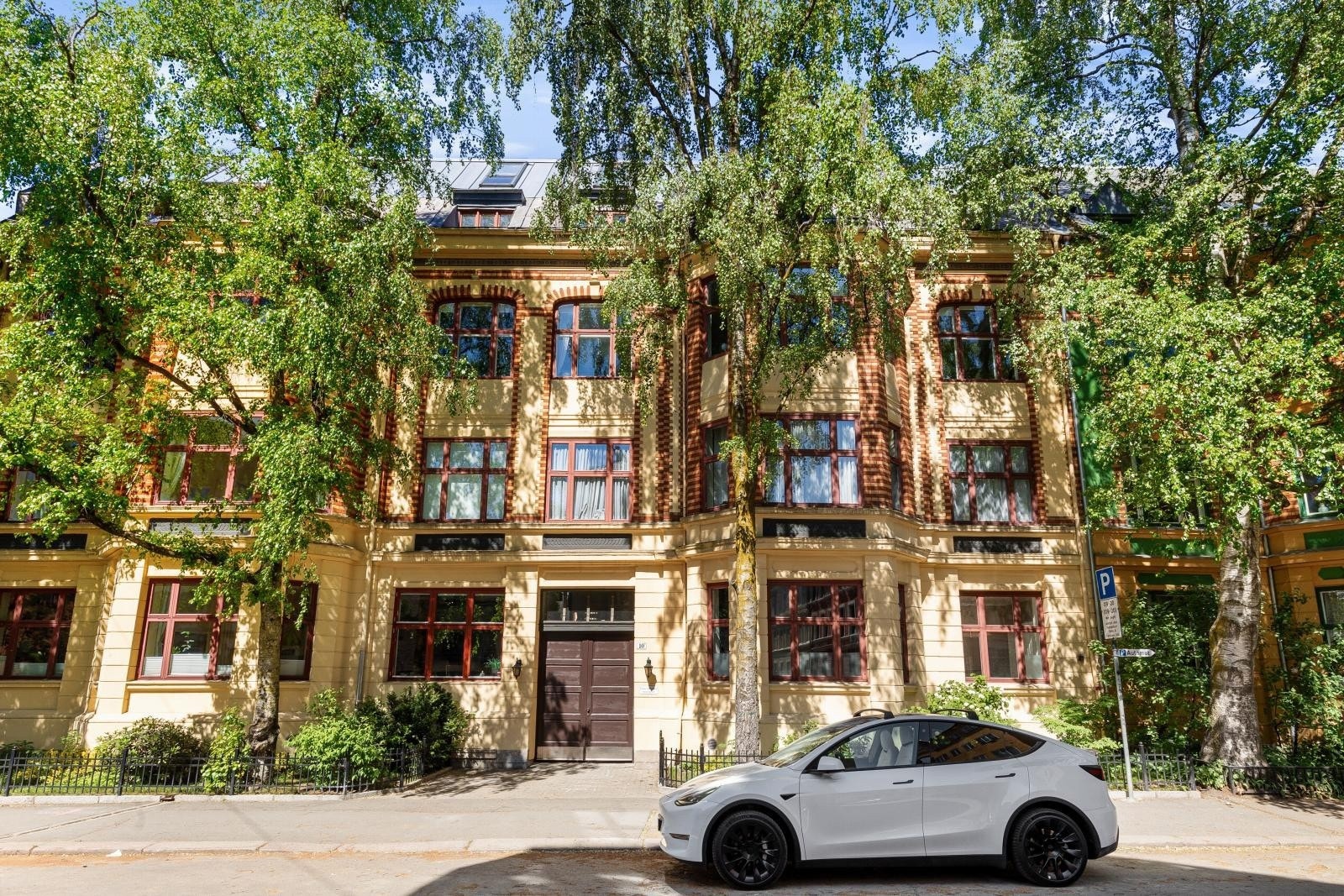 Her er du omkranset av flotte, klassiske bygårder og med nærhet til alt av det byen har å tilby. Galleribilde