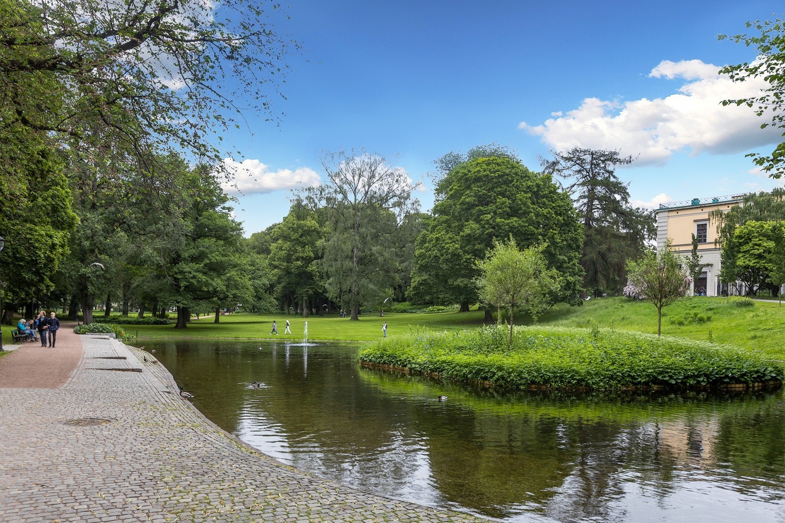 Frognerparken, Stensparken, Slottsparken og Marienlystparken ligger alle kun noen få minutter unna boligen Galleribilde