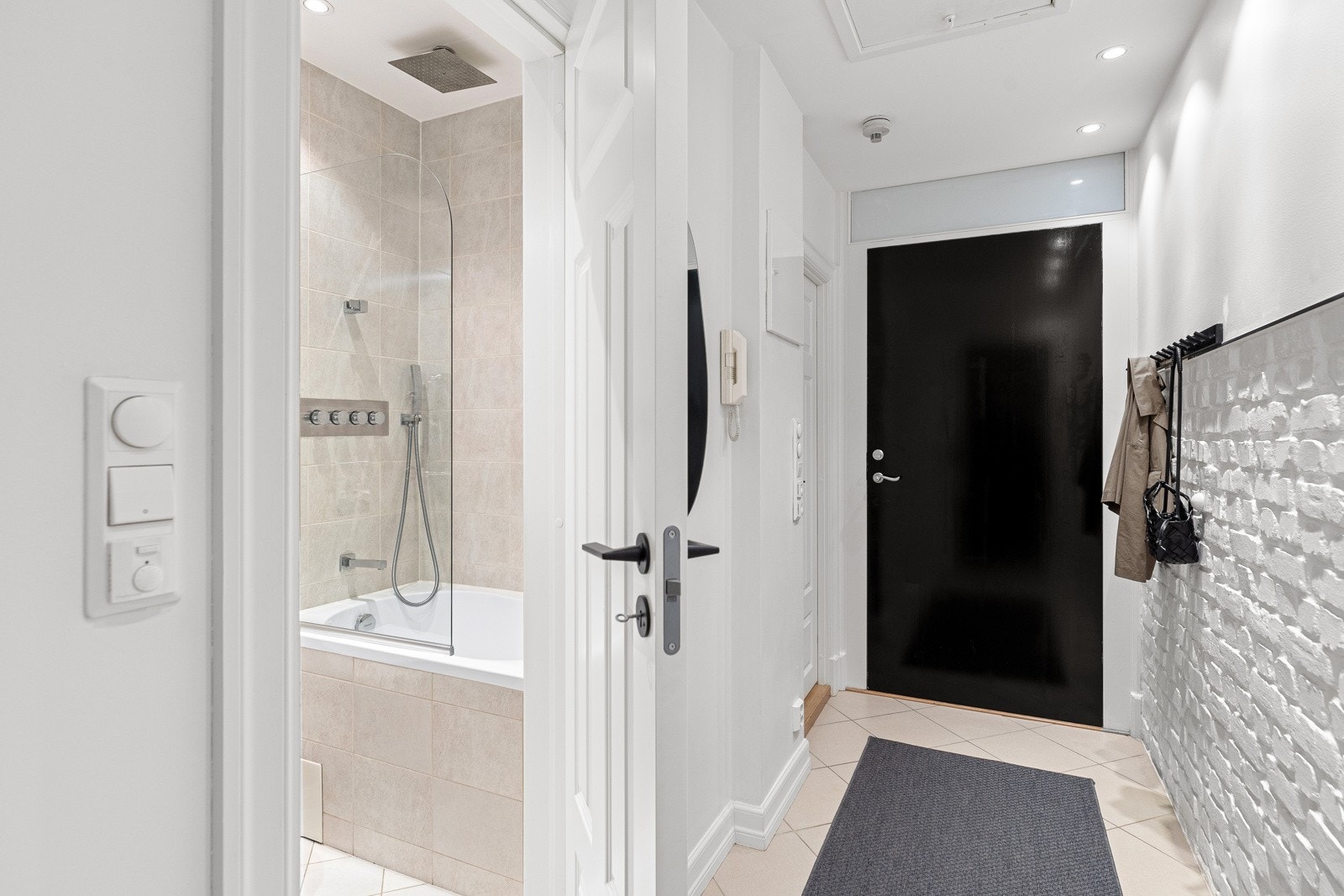 Entréens størrelse gir også god plass til plassering av sko og oppheng av ytterjakker m.v. Galleribilde