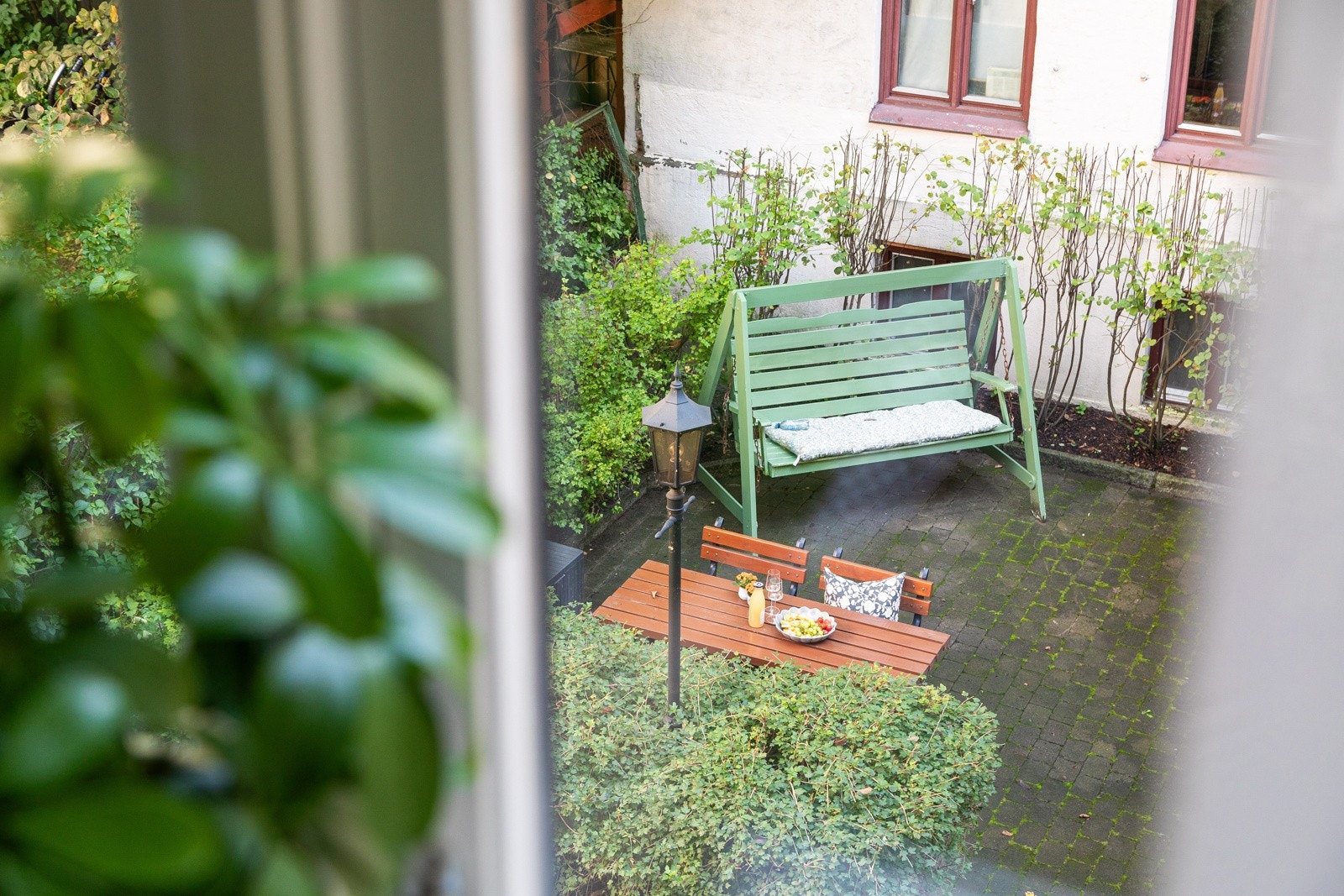 Beboere har tilgang til sittegrupper og her kan fine sommerdager nytes Galleribilde