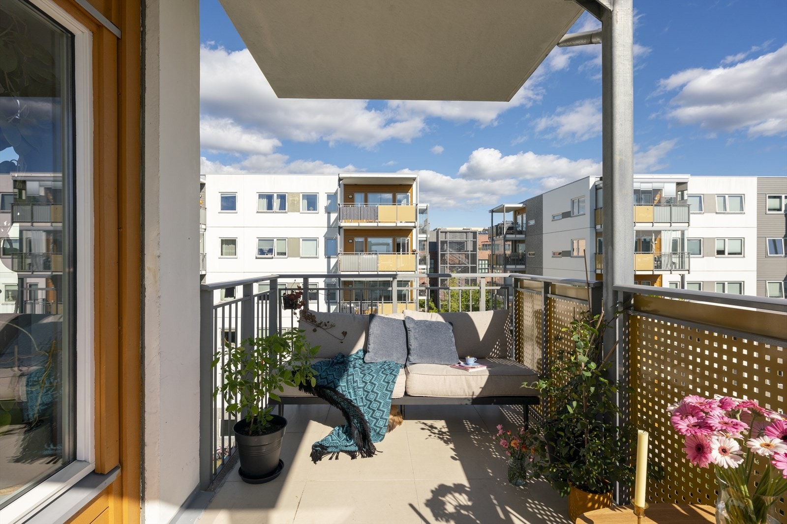 Balkongen har en utstikker som gjør at du får med deg både morgen- og kveldssol. Galleribilde