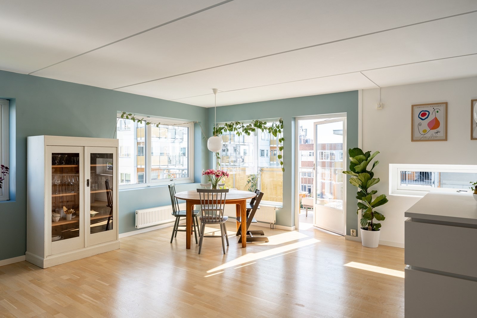 Det er god plass til langbord hvor du kan samle venner og familie til hyggelige middagsselskaper. Galleribilde