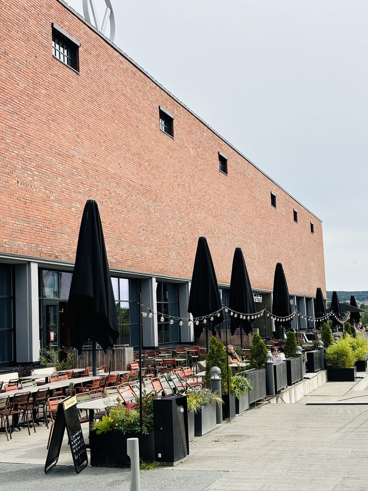 Vinslottet finner du kort vei fra leiligheten med flere spennende butikker, gastropub, cafeer og uteservering om sommeren. Galleribilde