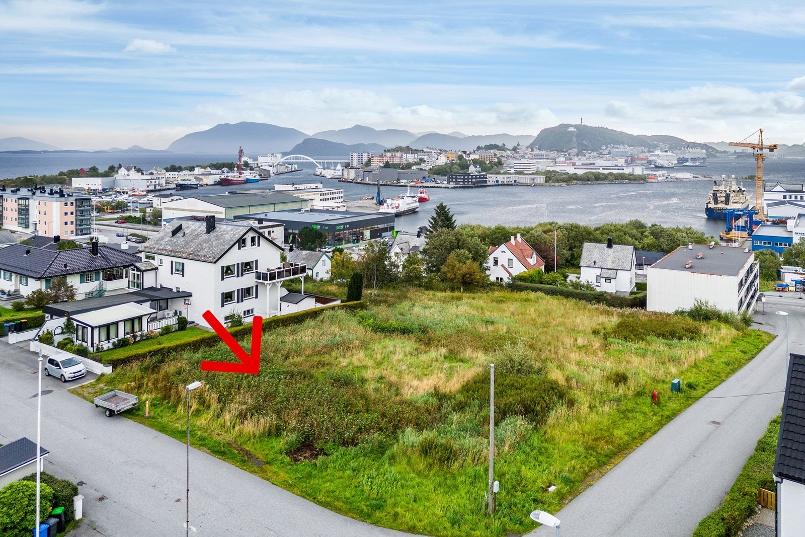 Stor boligtomt med flott utsikt i Harhauggata i Skarbøvika Galleribilde