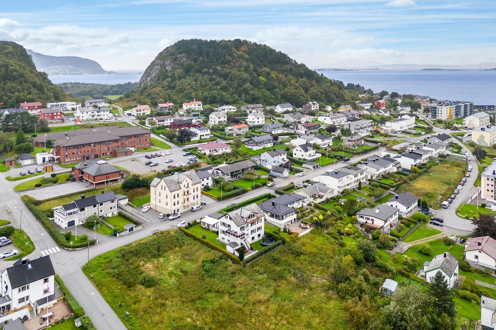 Dronebilde av nærmiljøet Galleribilde
