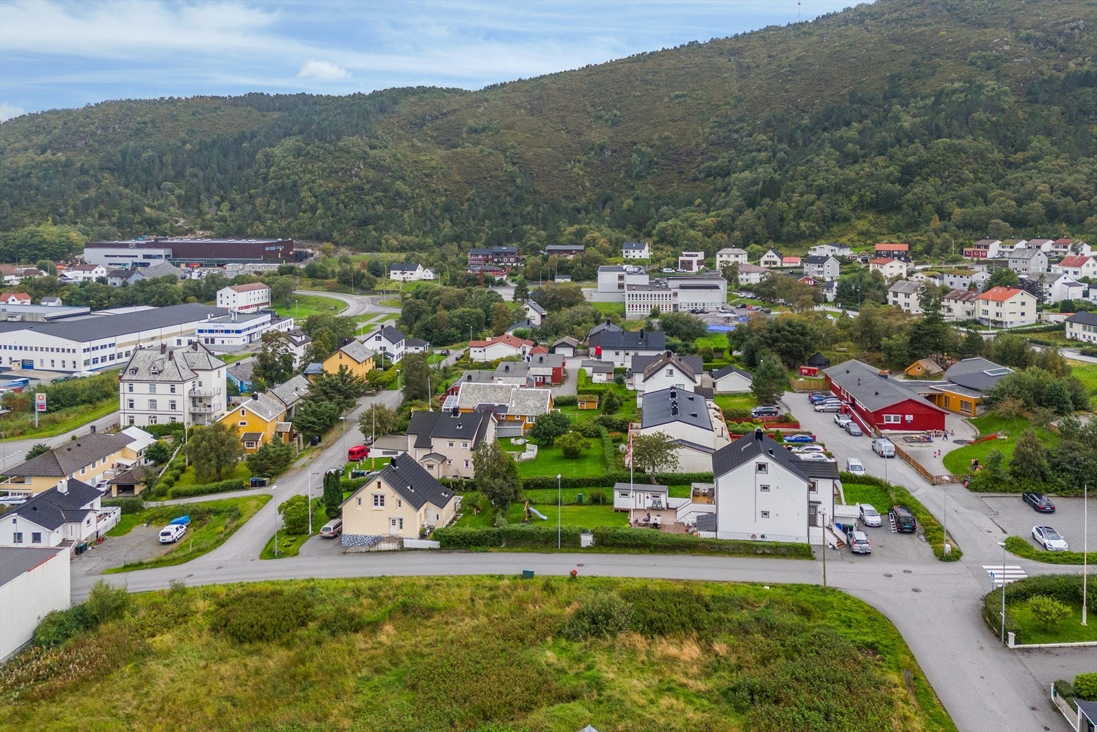 Hessøya er i god utvikling med bygging av ny flerbrukshall i Osane samt barneskole på sydsiden av Hessa Galleribilde