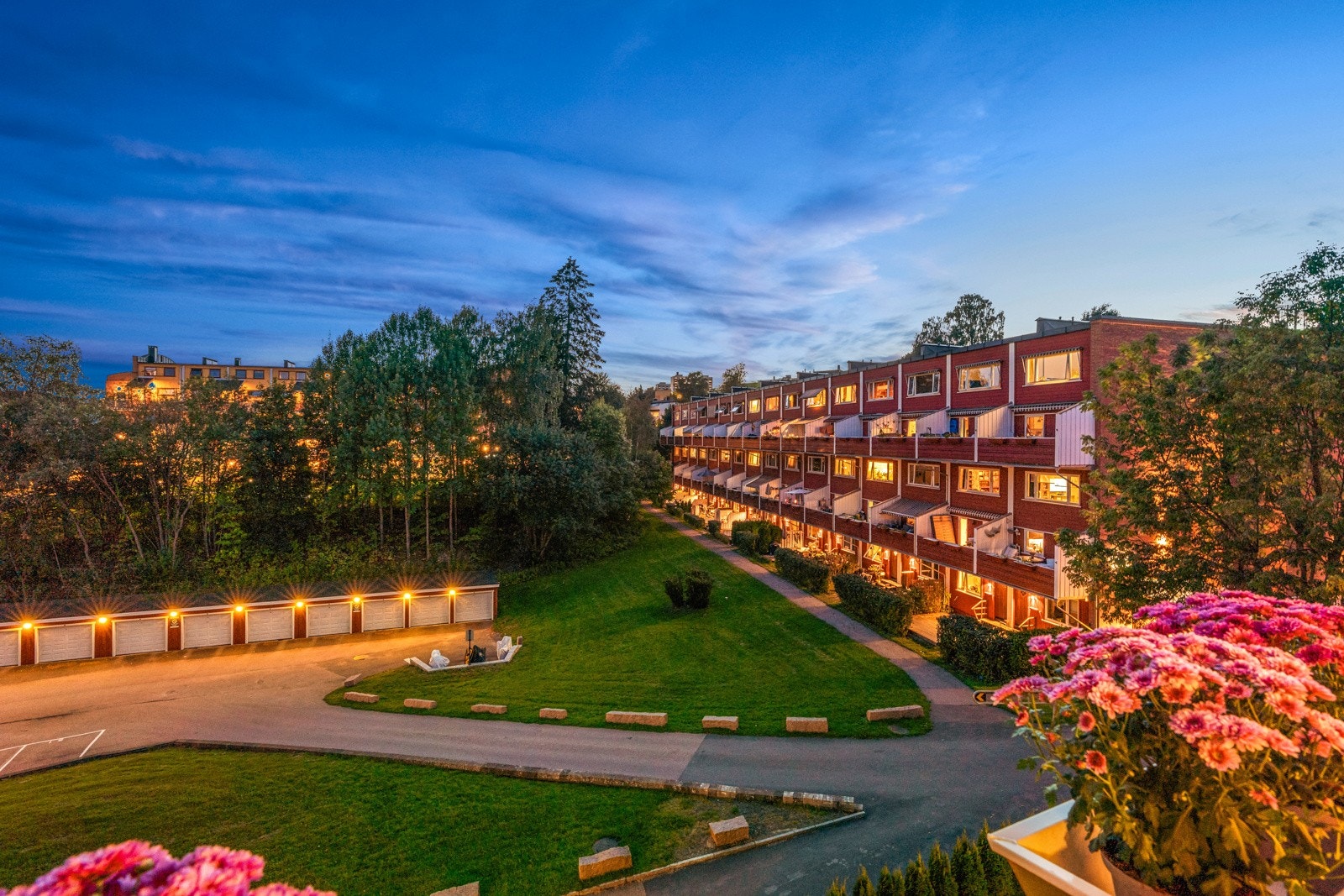 Fin og oversiktlig skue over borettslagets fellesområder. Galleribilde