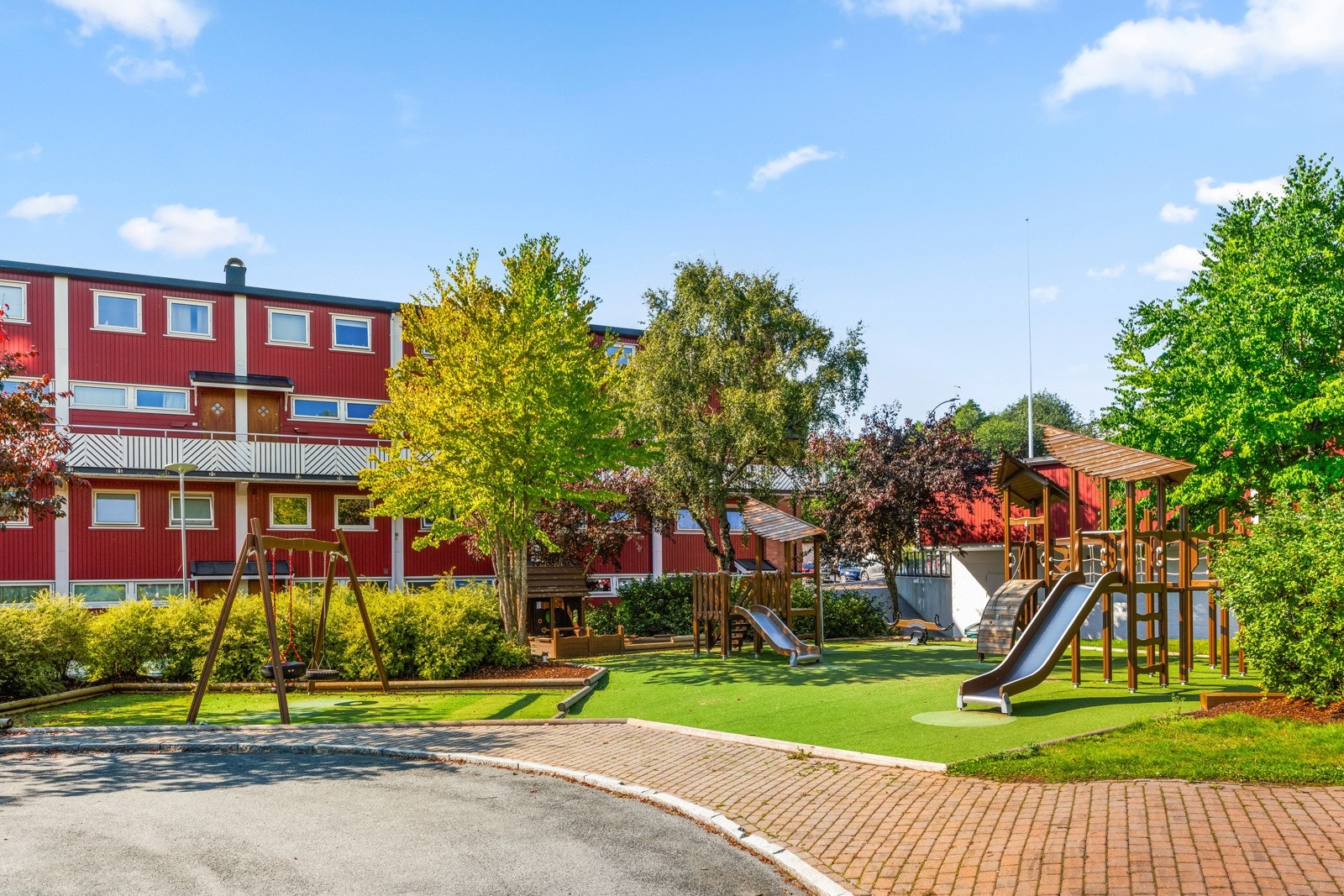 Det ble for ikke lenge siden oppgradert lekeplass. Galleribilde