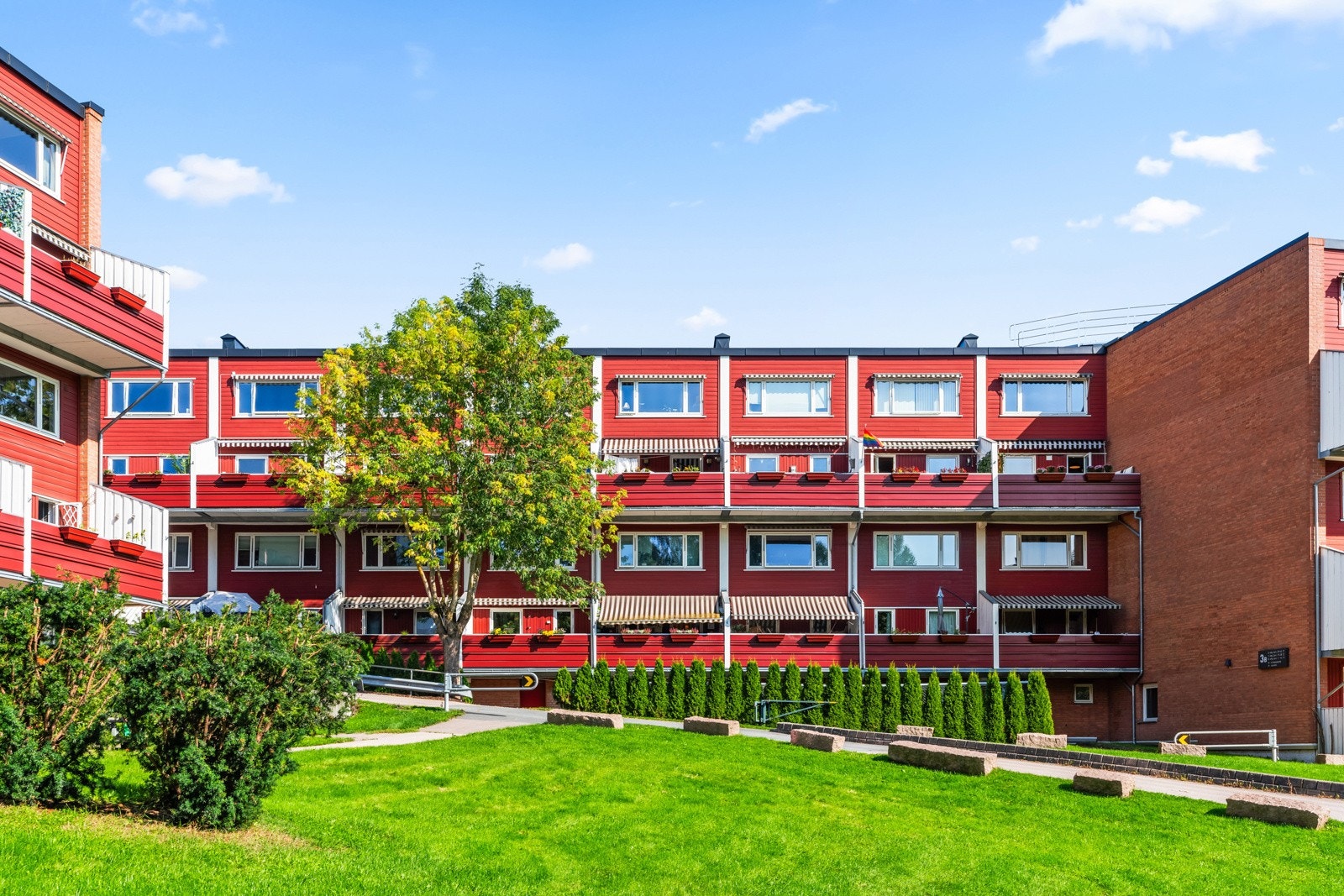 Dyrehold er tillatt etter søknad til styret. Galleribilde