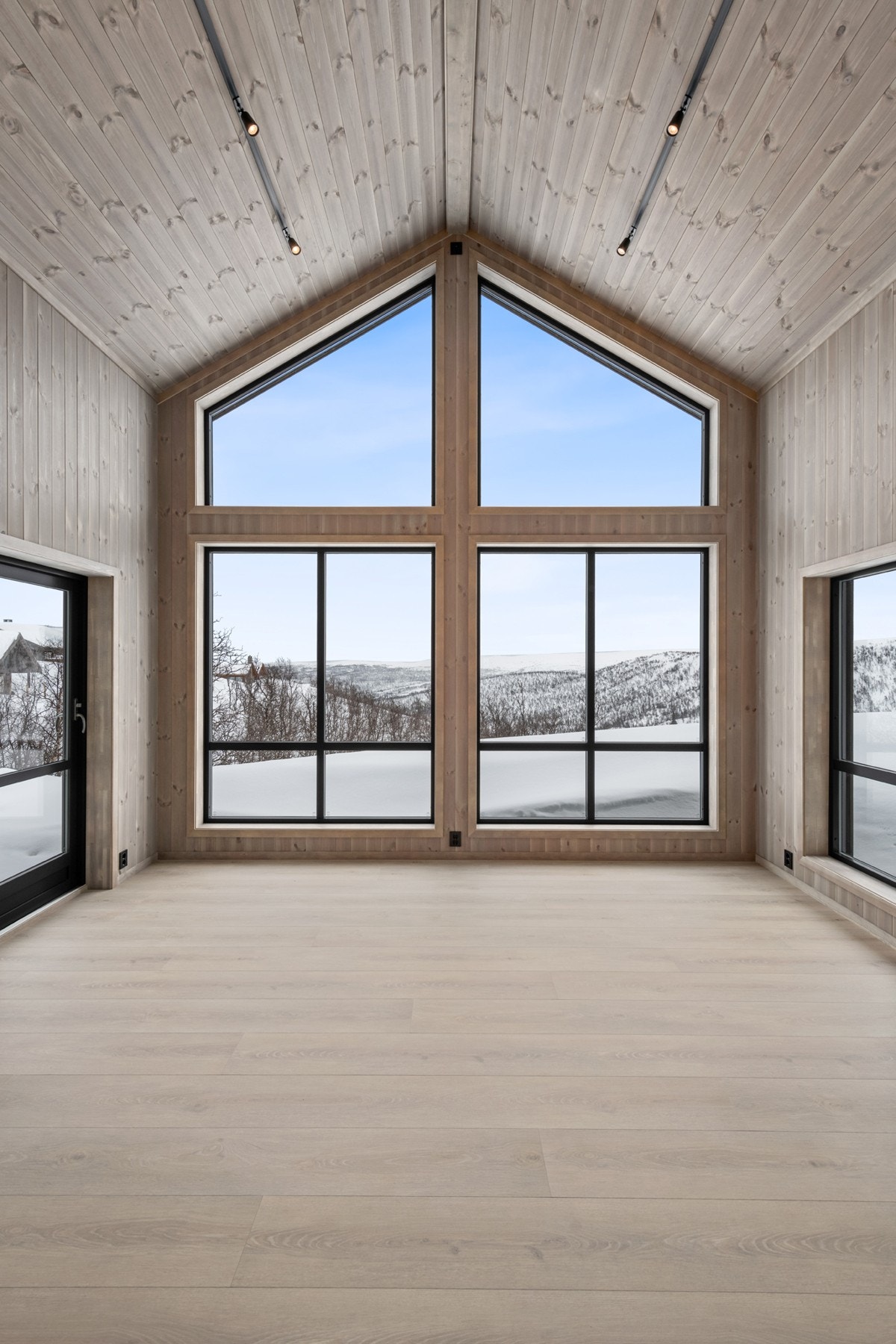 Tverrlie 24_104 Galleribilde