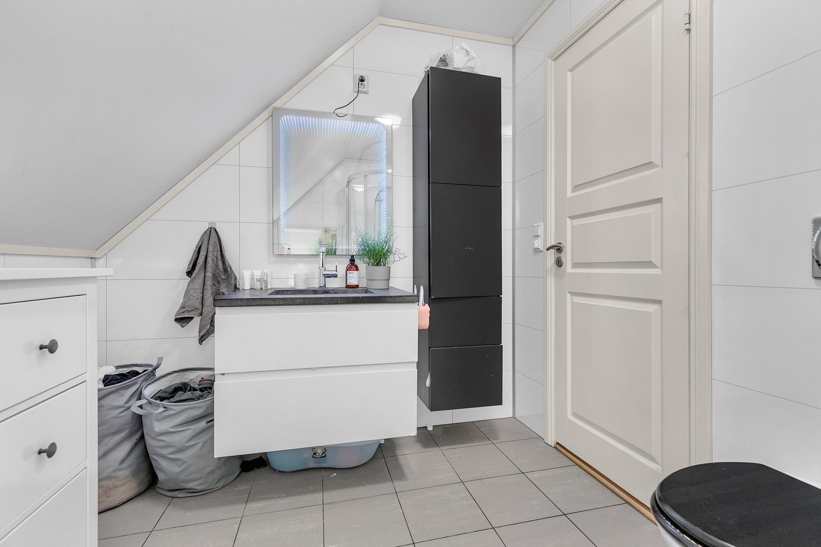 2. etg. - Badet har opplegg for vaskemaskin Galleribilde