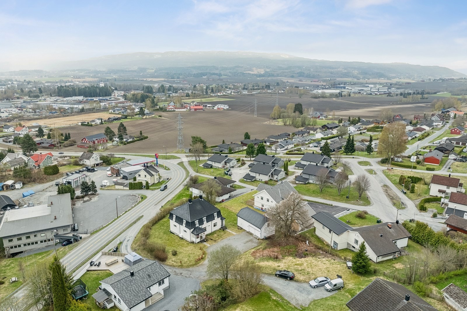 Togstasjon i Hokksund med avgang hver time til Oslo S/Gardermoen og Kongsberg. Galleribilde