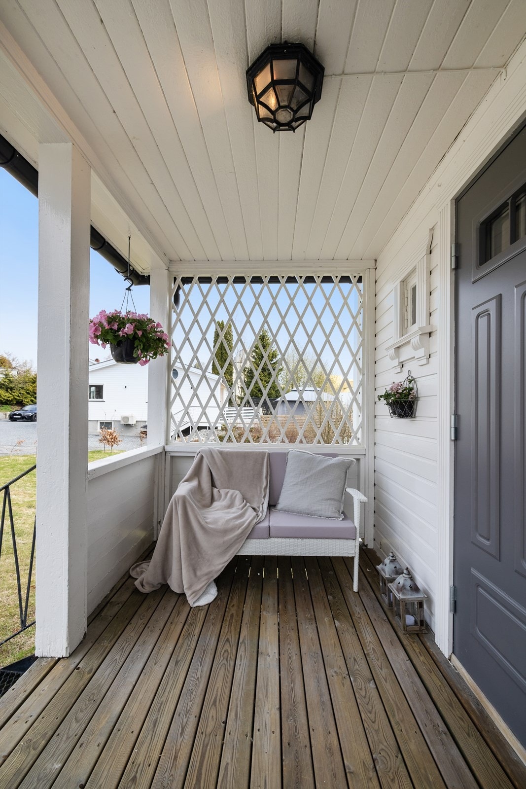 Koselig takoverbygget inngangsparti Galleribilde