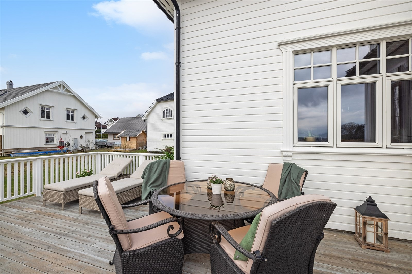 God plass til spisebord for hyggelige sammenkomster Galleribilde