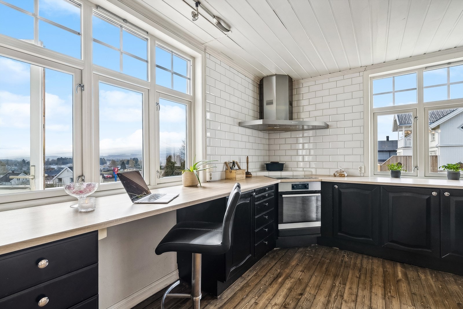 Koselig spiseplass hvor man kan nyte utsikten Galleribilde