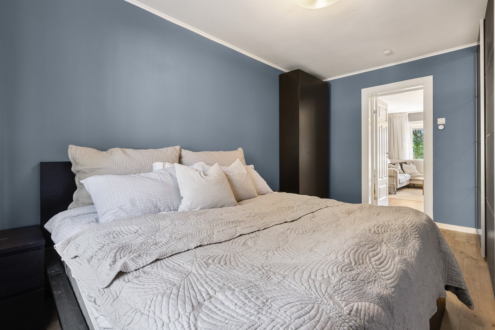 Romslig hovedsoverom med god plass til dobbeltseng og garderobe. Galleribilde