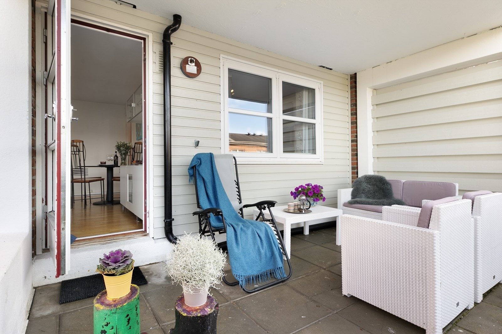 La oss ta veien videre inn til stuen/kjøkkenet. Galleribilde