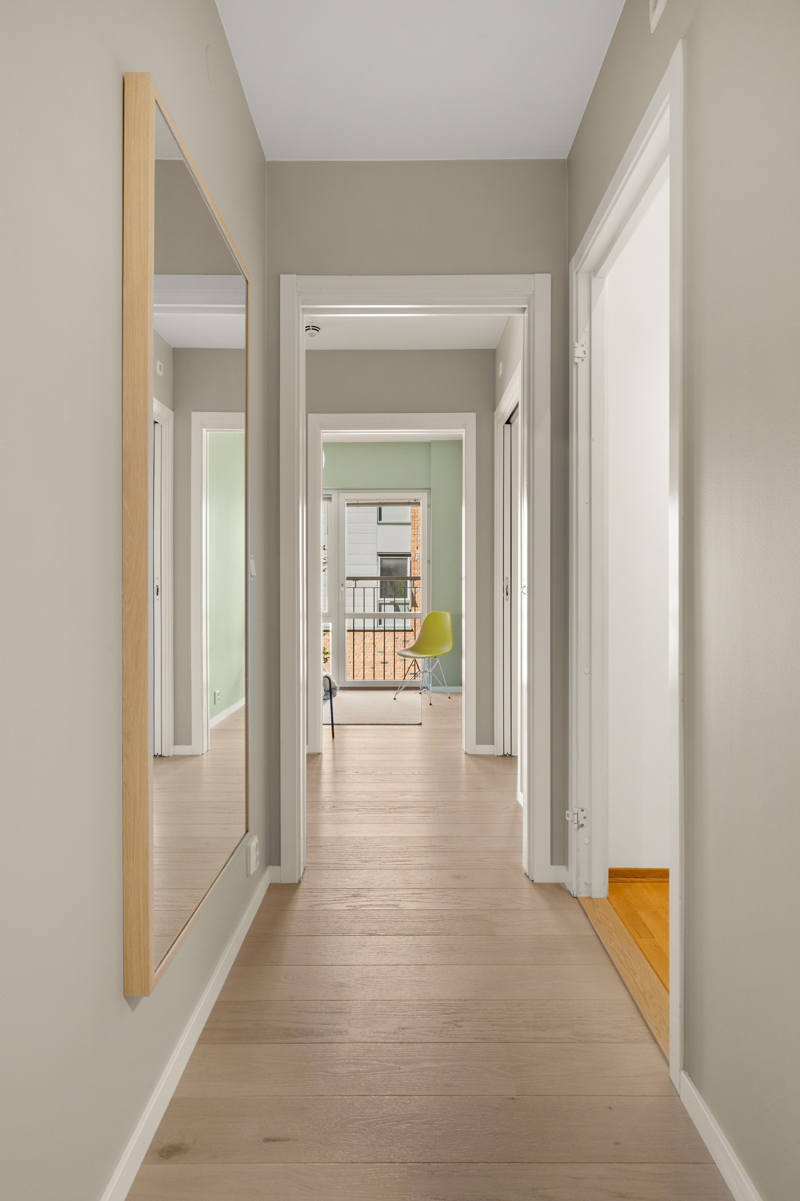 I tilknytning til entréen er det en praktisk innvendig bod. Galleribilde