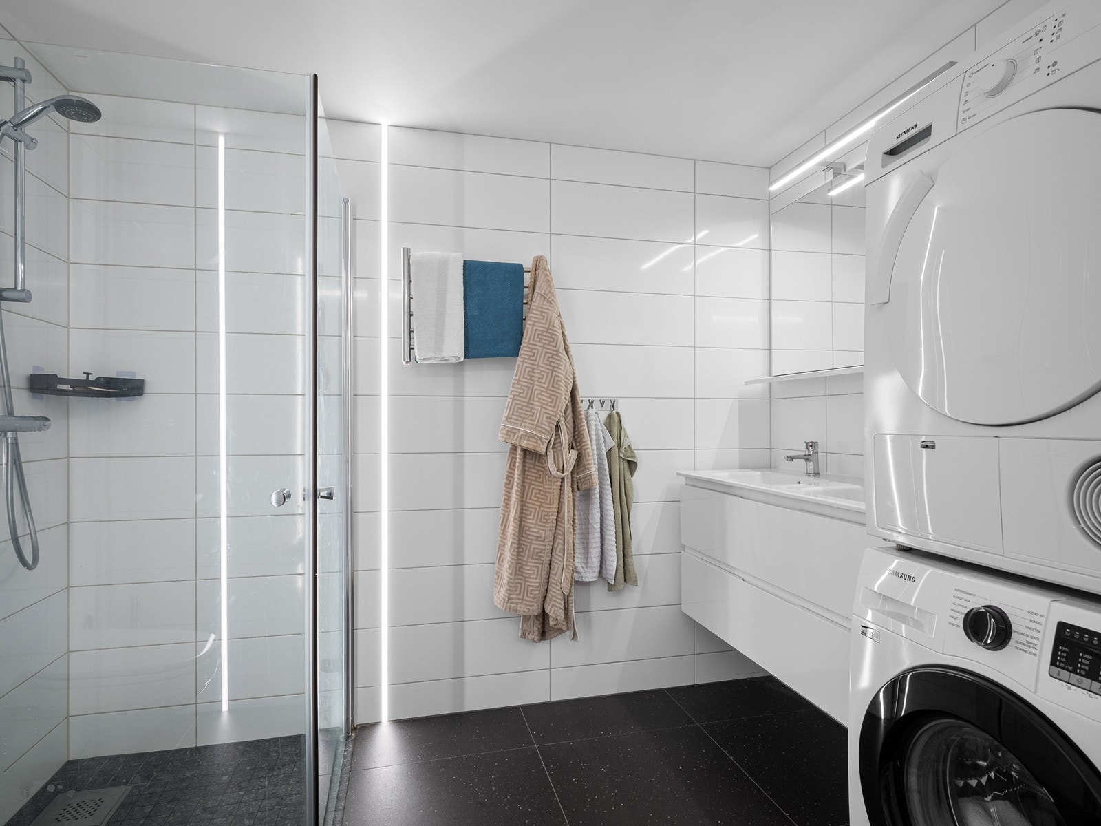 Helfliset baderom med vannbåren gulvvarme. Galleribilde